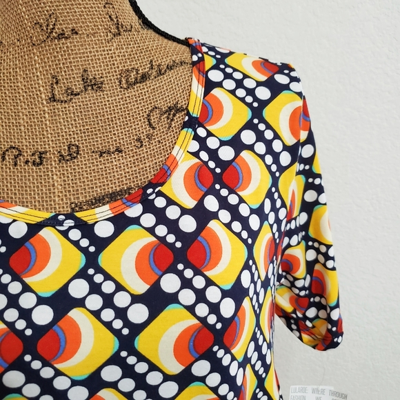 LuLaRoe Tops - LuLaRoe Perfect T abstract print NWT sz.Small